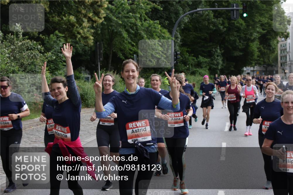 14.06.2026 - REWE Women's Run Jannik Wohlers http://msf.ph/oto/9818123 14.06.2026 10:59:09 Laufen 5392, 7, 5819, 851, 5573, 5185, 7, 501 meine-sportfotos.de