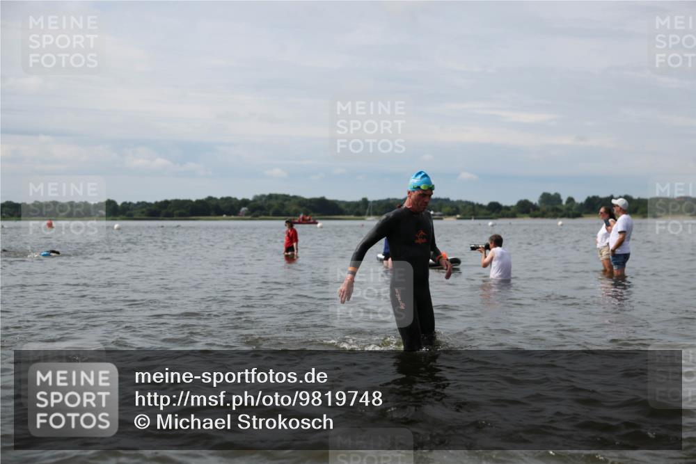 21.06.2026 - Viking Triathlon Michael Strokosch http://msf.ph/oto/9819748 21.06.2026 10:47:34 Schwimmen 56, 297, 304, 353, 469, 554, 571, 574 meine-sportfotos.de