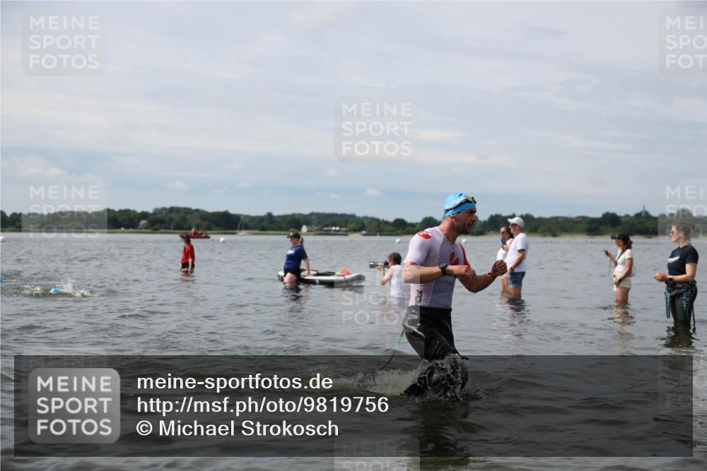 21.06.2026 - Viking Triathlon Michael Strokosch http://msf.ph/oto/9819756 21.06.2026 10:47:46 Schwimmen 56, 60, 574 meine-sportfotos.de