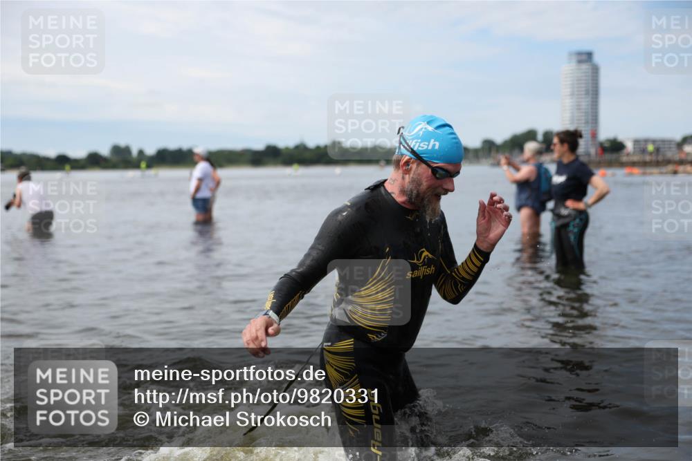 21.06.2026 - Viking Triathlon Michael Strokosch http://msf.ph/oto/9820331 21.06.2026 10:55:53 Schwimmen 77, 117, 264 meine-sportfotos.de