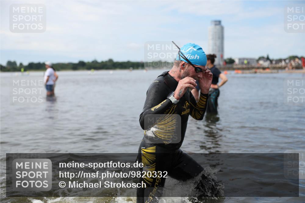 21.06.2026 - Viking Triathlon Michael Strokosch http://msf.ph/oto/9820332 21.06.2026 10:55:54 Schwimmen 77, 117, 264, 502 meine-sportfotos.de