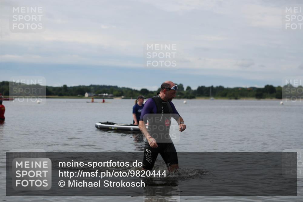 21.06.2026 - Viking Triathlon Michael Strokosch http://msf.ph/oto/9820444 21.06.2026 10:58:41 Schwimmen 141 meine-sportfotos.de