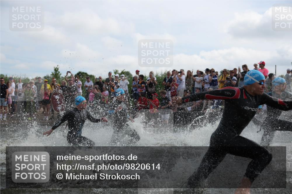 21.06.2026 - Viking Triathlon Michael Strokosch http://msf.ph/oto/9820614 21.06.2026 10:00:25 Schwimmen 1, 2, 4, 7, 8, 9, 10, 19, 21, 29, 103, 189, 517, 547, 575, 610, 637, 669 meine-sportfotos.de