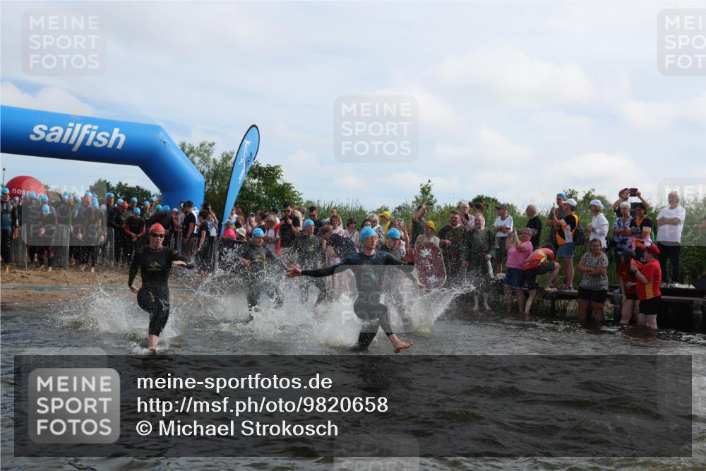 21.06.2026 - Viking Triathlon Michael Strokosch http://msf.ph/oto/9820658 21.06.2026 10:00:48 Schwimmen 27, 42, 46, 98, 119, 176, 371, 426, 441, 466, 565, 569, 643 meine-sportfotos.de
