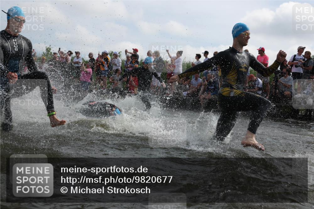 21.06.2026 - Viking Triathlon Michael Strokosch http://msf.ph/oto/9820677 21.06.2026 10:00:55 Schwimmen 17, 27, 42, 74, 98, 119, 218, 454, 466, 506, 565, 569, 623, 640, 643 meine-sportfotos.de