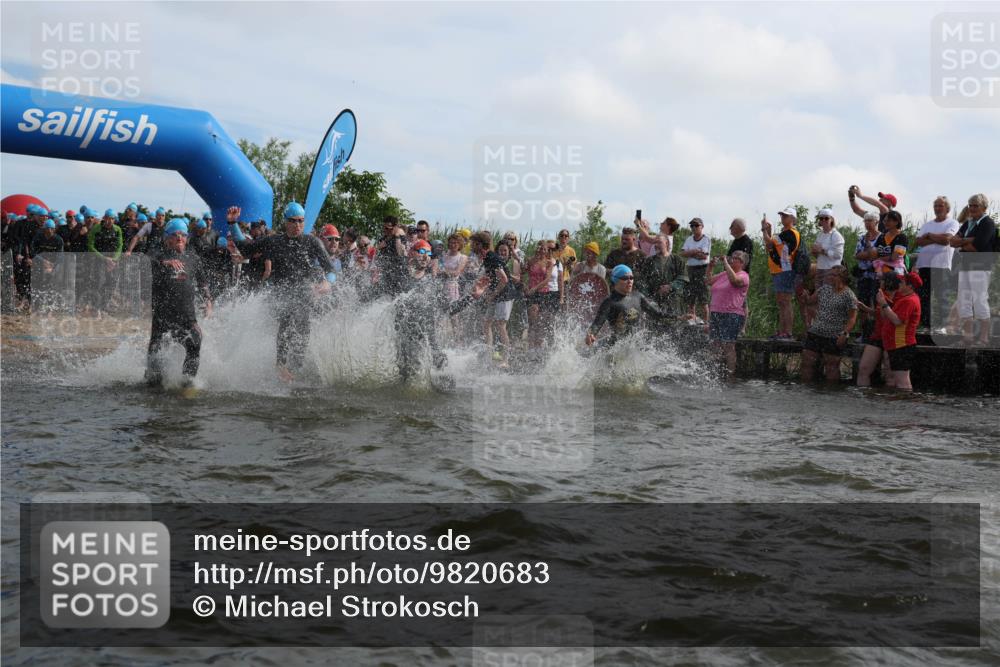 21.06.2026 - Viking Triathlon Michael Strokosch http://msf.ph/oto/9820683 21.06.2026 10:00:58 Schwimmen 14, 17, 27, 42, 74, 98, 180, 218, 249, 454, 466, 506, 565, 569, 623, 640 meine-sportfotos.de