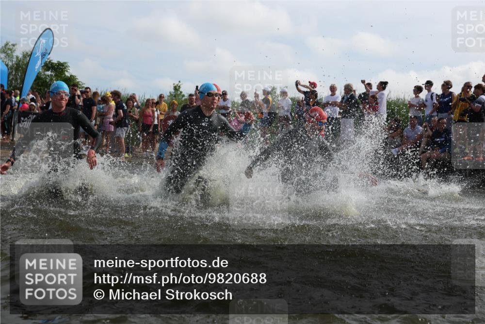 21.06.2026 - Viking Triathlon Michael Strokosch http://msf.ph/oto/9820688 21.06.2026 10:01:00 Schwimmen 14, 17, 27, 42, 74, 98, 180, 218, 249, 337, 454, 506, 527, 623, 640 meine-sportfotos.de
