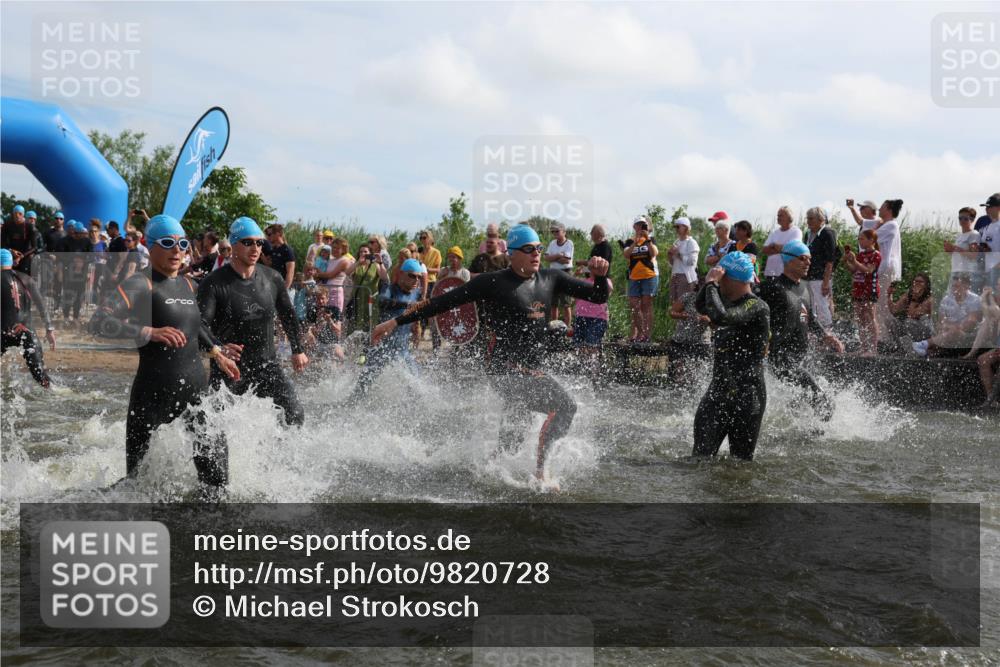 21.06.2026 - Viking Triathlon Michael Strokosch http://msf.ph/oto/9820728 21.06.2026 10:01:20 Schwimmen 18, 28, 51, 65, 89, 114, 131, 145, 242, 271, 280, 447, 486, 500, 665 meine-sportfotos.de