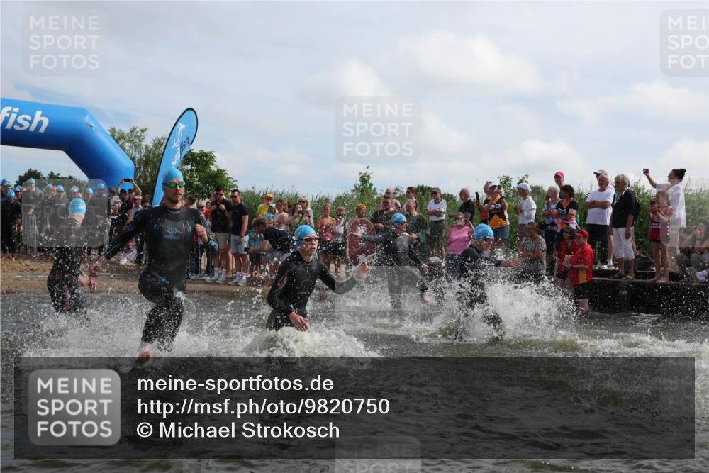 21.06.2026 - Viking Triathlon Michael Strokosch http://msf.ph/oto/9820750 21.06.2026 10:01:30 Schwimmen 13, 26, 28, 51, 62, 145, 300, 311, 359, 500, 551, 568, 576, 627, 665 meine-sportfotos.de