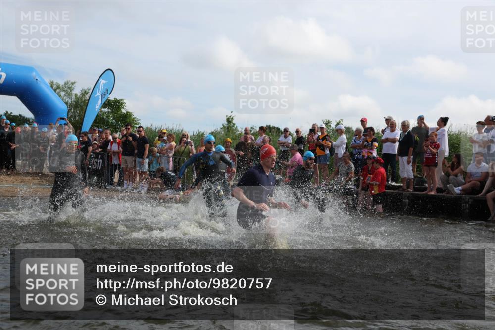 21.06.2026 - Viking Triathlon Michael Strokosch http://msf.ph/oto/9820757 21.06.2026 10:01:35 Schwimmen 13, 26, 62, 109, 113, 161, 278, 300, 311, 359, 551, 568, 576, 627, 633 meine-sportfotos.de