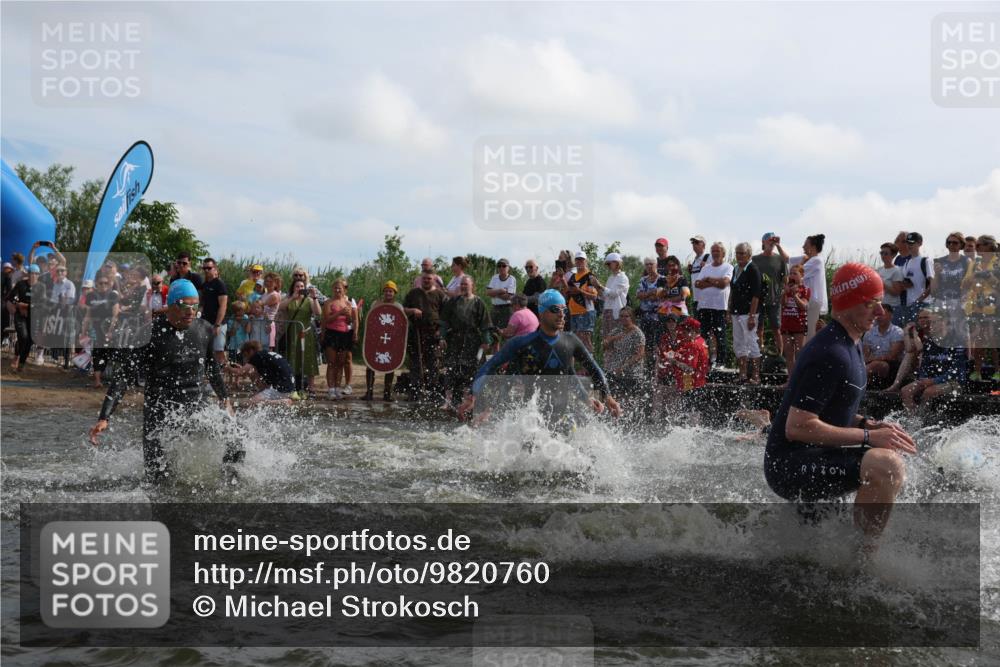 21.06.2026 - Viking Triathlon Michael Strokosch http://msf.ph/oto/9820760 21.06.2026 10:01:36 Schwimmen 13, 26, 62, 109, 113, 161, 278, 300, 311, 359, 551, 568, 576, 627, 633 meine-sportfotos.de