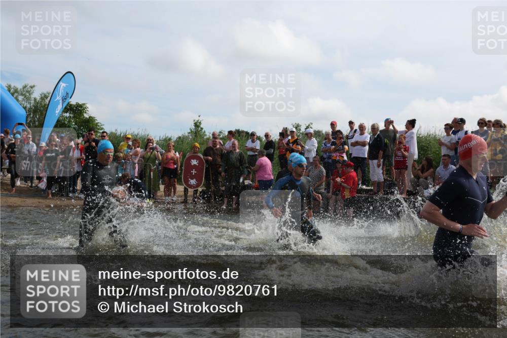 21.06.2026 - Viking Triathlon Michael Strokosch http://msf.ph/oto/9820761 21.06.2026 10:01:36 Schwimmen 13, 26, 62, 109, 113, 161, 278, 300, 311, 359, 551, 568, 576, 627, 633 meine-sportfotos.de