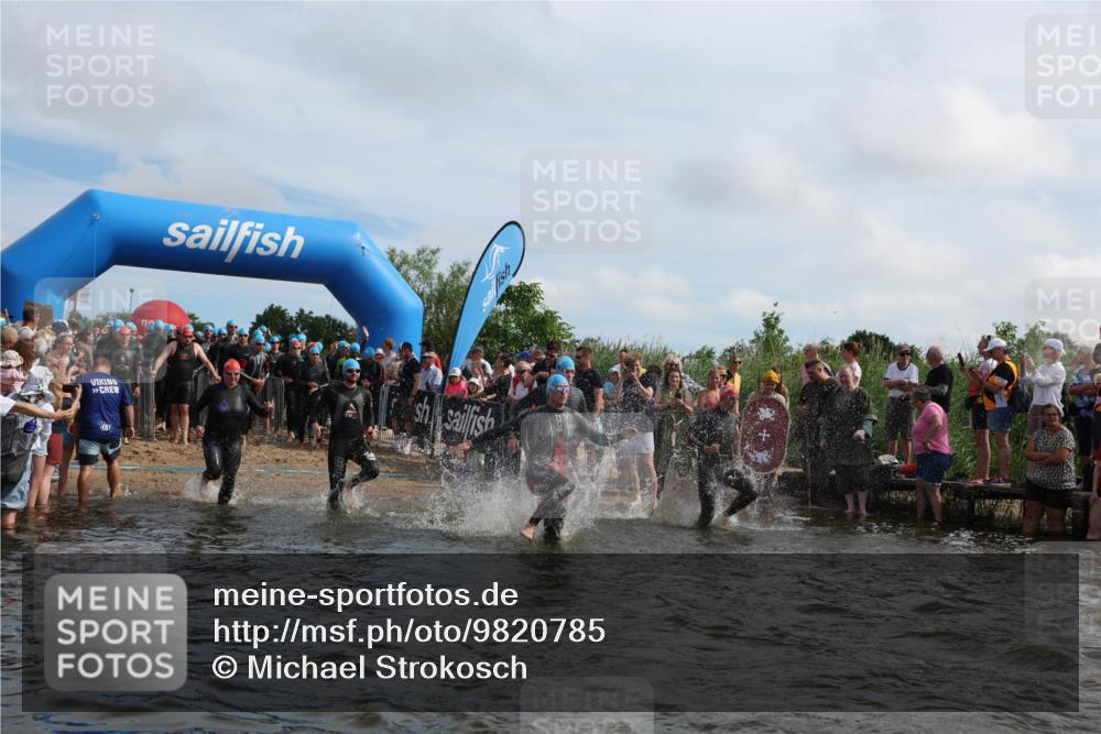 21.06.2026 - Viking Triathlon Michael Strokosch http://msf.ph/oto/9820785 21.06.2026 10:01:49 Schwimmen 30, 38, 194, 238, 265, 285, 332, 343, 391, 432, 543, 621, 644, 648, 664 meine-sportfotos.de