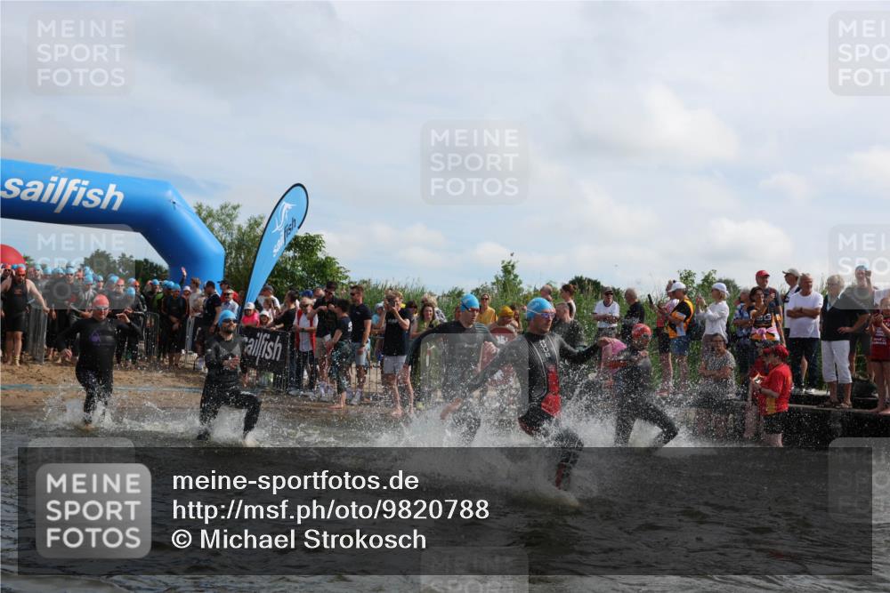 21.06.2026 - Viking Triathlon Michael Strokosch http://msf.ph/oto/9820788 21.06.2026 10:01:49 Schwimmen 30, 38, 194, 238, 265, 285, 332, 343, 391, 432, 543, 621, 644, 648, 664 meine-sportfotos.de