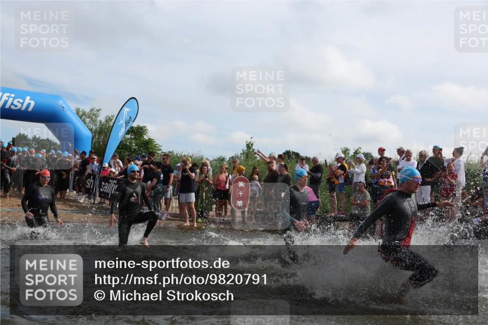 21.06.2026 - Viking Triathlon Michael Strokosch http://msf.ph/oto/9820791 21.06.2026 10:01:50 Schwimmen 30, 38, 194, 238, 265, 285, 332, 343, 391, 432, 543, 621, 644, 648, 664 meine-sportfotos.de