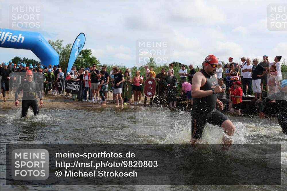 21.06.2026 - Viking Triathlon Michael Strokosch http://msf.ph/oto/9820803 21.06.2026 10:01:56 Schwimmen 30, 55, 221, 238, 265, 343, 380, 391, 394, 543, 606, 621, 644, 648, 664 meine-sportfotos.de