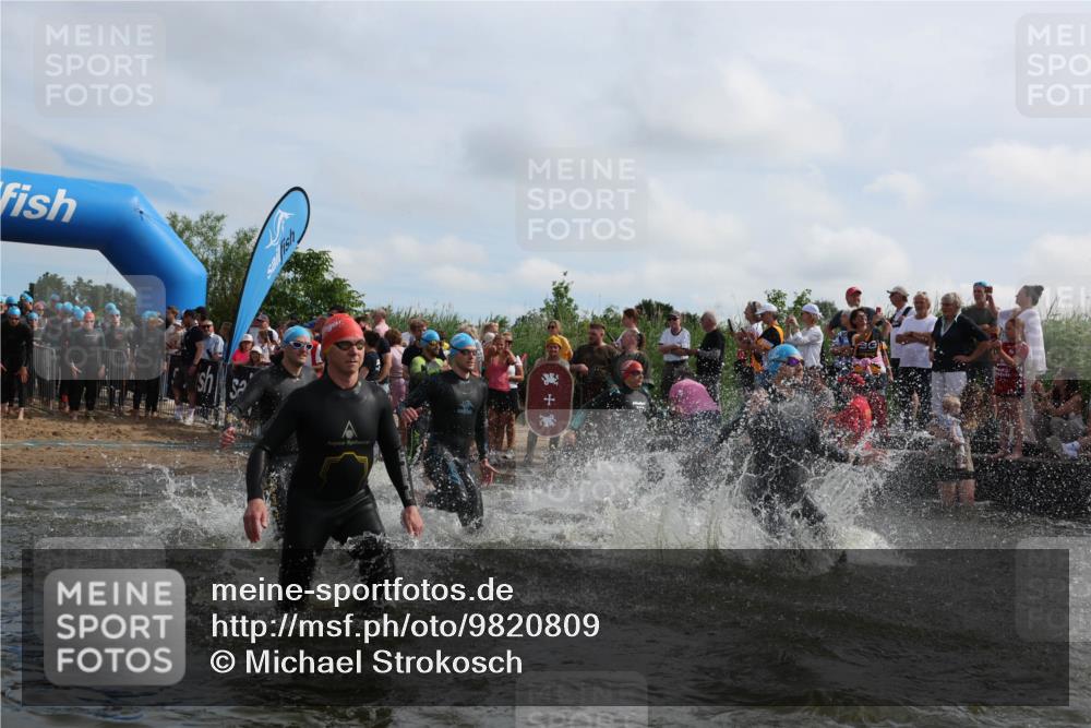 21.06.2026 - Viking Triathlon Michael Strokosch http://msf.ph/oto/9820809 21.06.2026 10:01:59 Schwimmen 30, 43, 55, 221, 226, 238, 265, 380, 394, 446, 524, 606, 625, 648, 664 meine-sportfotos.de