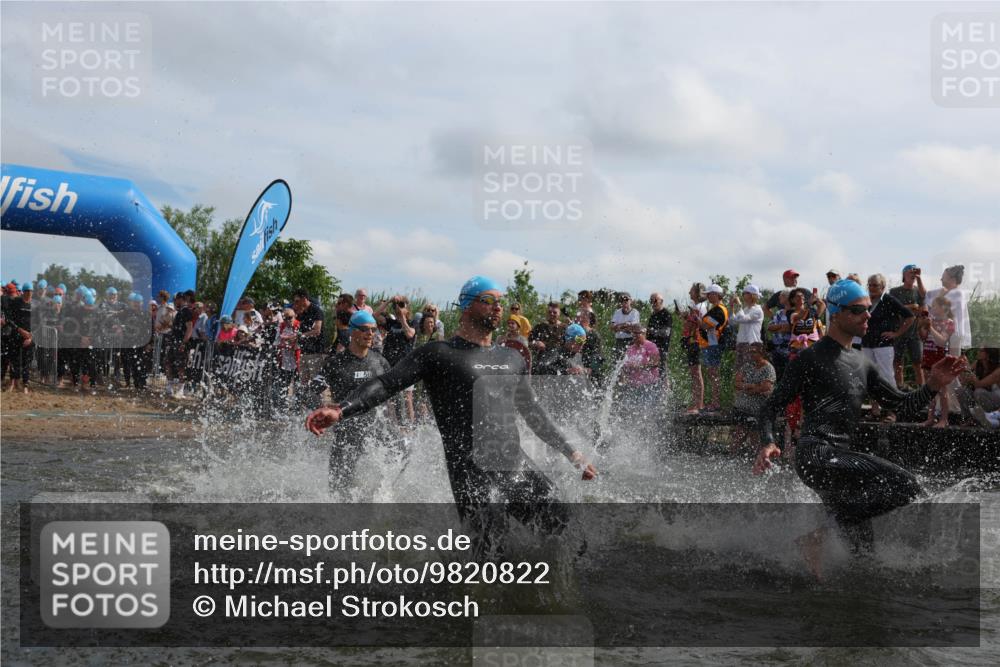 21.06.2026 - Viking Triathlon Michael Strokosch http://msf.ph/oto/9820822 21.06.2026 10:02:05 Schwimmen 43, 55, 90, 154, 221, 226, 380, 394, 410, 446, 501, 524, 606, 625, 660 meine-sportfotos.de