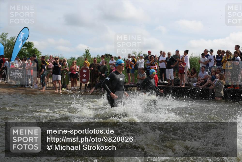 21.06.2026 - Viking Triathlon Michael Strokosch http://msf.ph/oto/9820826 21.06.2026 10:02:06 Schwimmen 43, 55, 90, 154, 221, 226, 380, 394, 410, 446, 501, 524, 606, 625, 660 meine-sportfotos.de
