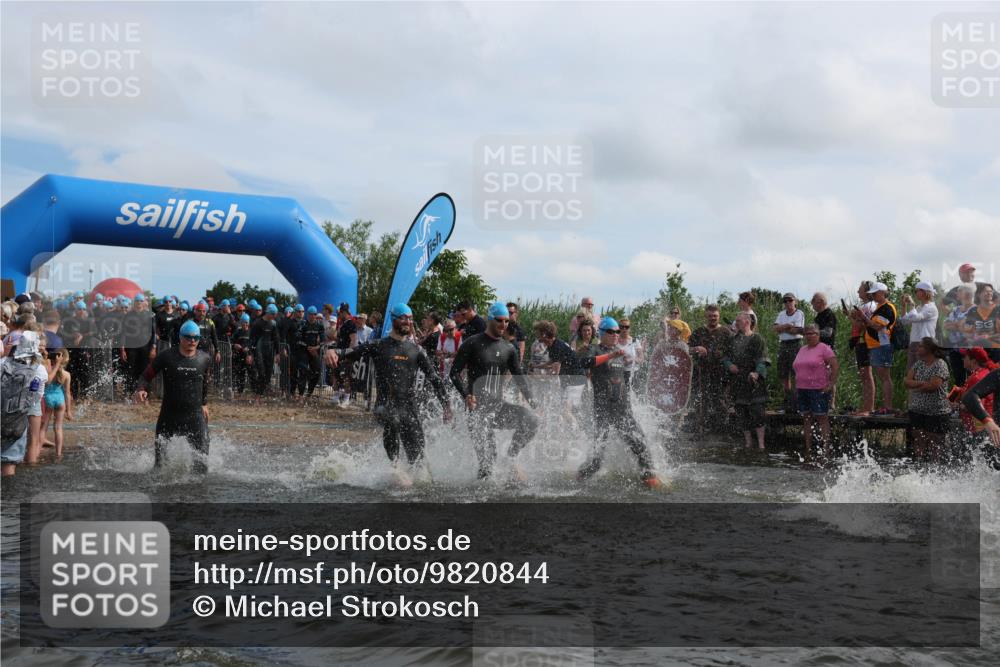 21.06.2026 - Viking Triathlon Michael Strokosch http://msf.ph/oto/9820844 21.06.2026 10:02:15 Schwimmen 47, 87, 90, 102, 136, 152, 154, 410, 438, 490, 501, 536, 537, 655, 660 meine-sportfotos.de