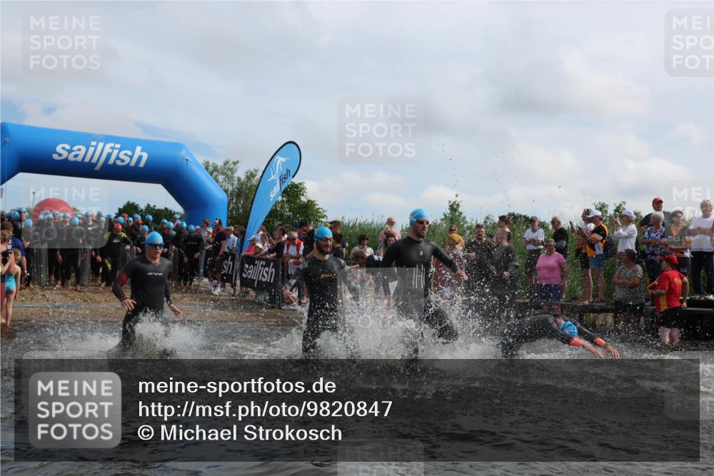21.06.2026 - Viking Triathlon Michael Strokosch http://msf.ph/oto/9820847 21.06.2026 10:02:15 Schwimmen 47, 87, 90, 102, 136, 152, 154, 410, 438, 490, 501, 536, 537, 655, 660 meine-sportfotos.de