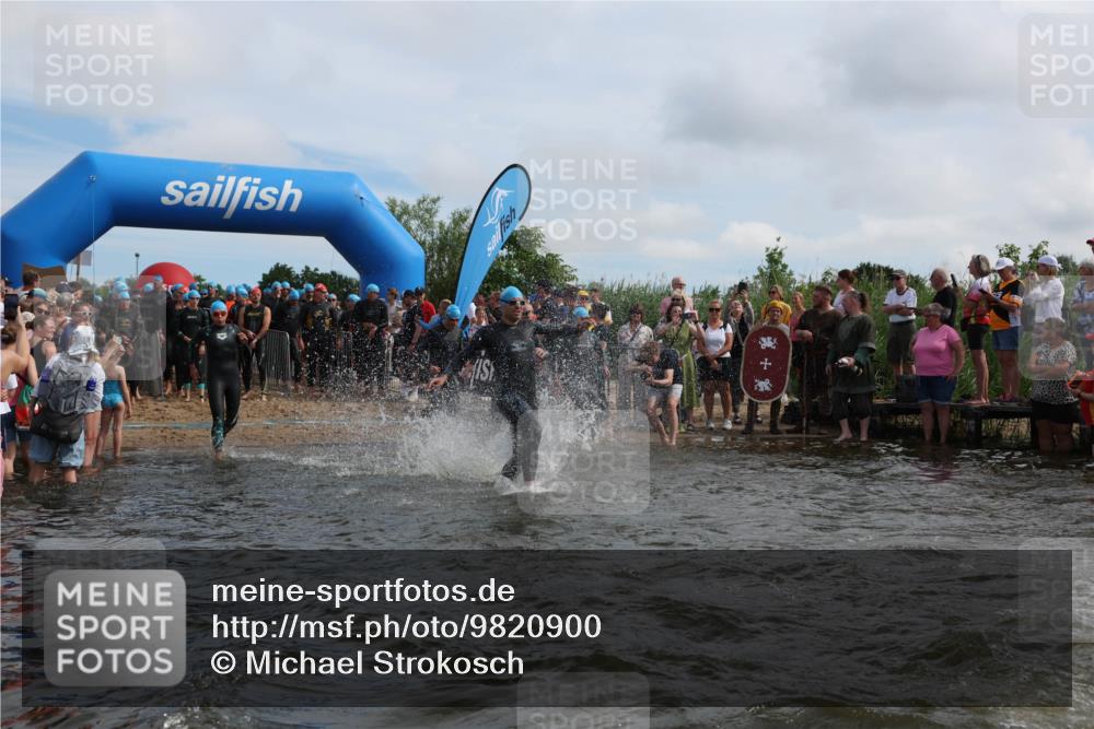 21.06.2026 - Viking Triathlon Michael Strokosch http://msf.ph/oto/9820900 21.06.2026 10:02:39 Schwimmen 16, 83, 99, 100, 186, 325, 372, 386, 440, 462, 485, 513, 560, 579, 636, 653 meine-sportfotos.de