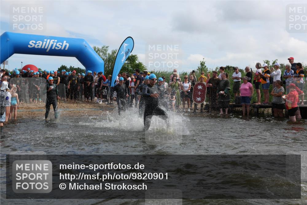 21.06.2026 - Viking Triathlon Michael Strokosch http://msf.ph/oto/9820901 21.06.2026 10:02:39 Schwimmen 16, 83, 99, 100, 186, 325, 372, 386, 440, 462, 485, 513, 560, 579, 636, 653 meine-sportfotos.de
