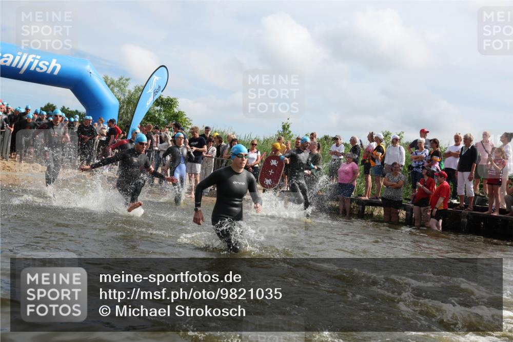 21.06.2026 - Viking Triathlon Michael Strokosch http://msf.ph/oto/9821035 21.06.2026 10:03:38 Schwimmen 53, 95, 137, 144, 229, 251, 323, 327, 340, 423, 436, 450, 458, 521, 559 meine-sportfotos.de