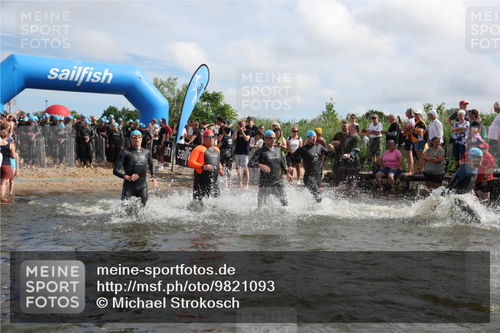 21.06.2026 - Viking Triathlon Michael Strokosch http://msf.ph/oto/9821093 21.06.2026 10:04:05 Schwimmen 122, 195, 197, 243, 266, 269, 279, 333, 384, 397, 400, 460, 496, 645, 654 meine-sportfotos.de