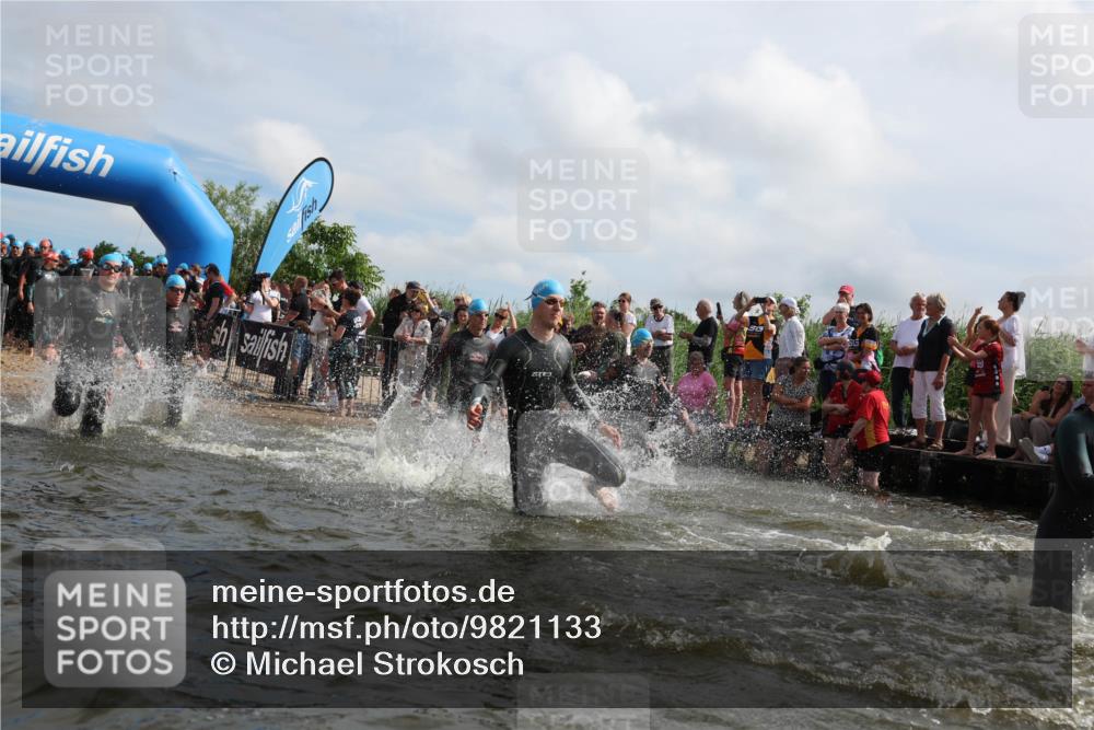 21.06.2026 - Viking Triathlon Michael Strokosch http://msf.ph/oto/9821133 21.06.2026 10:04:19 Schwimmen 96, 132, 179, 205, 213, 227, 239, 241, 256, 377, 411, 526, 602, 614, 666 meine-sportfotos.de