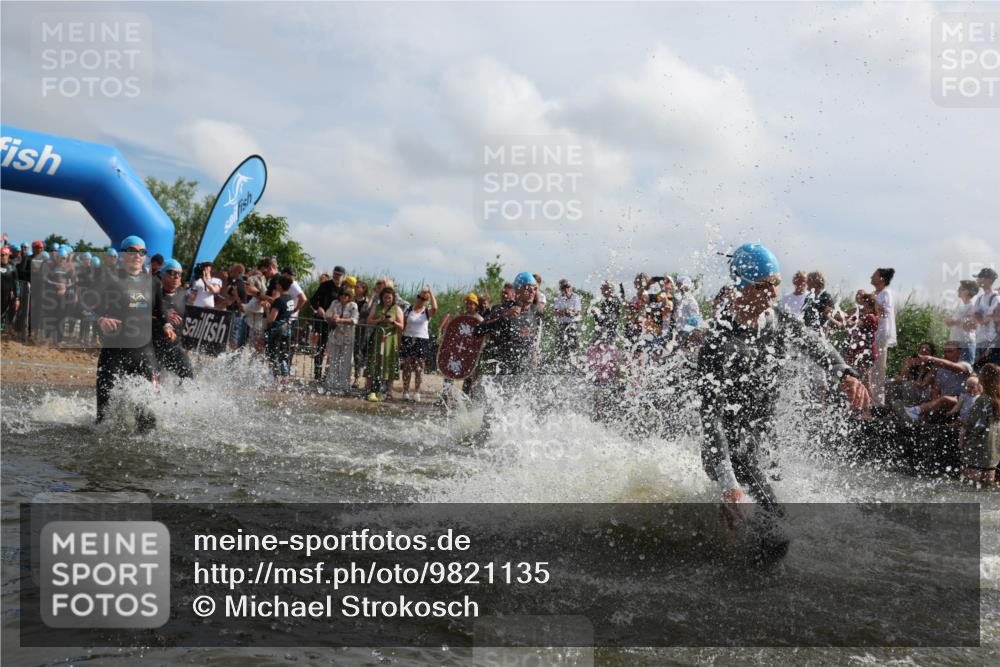 21.06.2026 - Viking Triathlon Michael Strokosch http://msf.ph/oto/9821135 21.06.2026 10:04:20 Schwimmen 96, 132, 179, 205, 213, 227, 239, 241, 256, 377, 411, 526, 602, 614, 666 meine-sportfotos.de