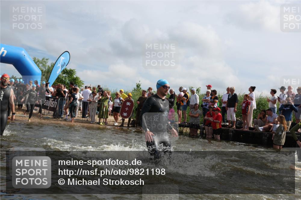 21.06.2026 - Viking Triathlon Michael Strokosch http://msf.ph/oto/9821198 21.06.2026 10:04:48 Schwimmen 22, 34, 44, 63, 150, 175, 231, 247, 286, 351, 355, 484, 511 meine-sportfotos.de