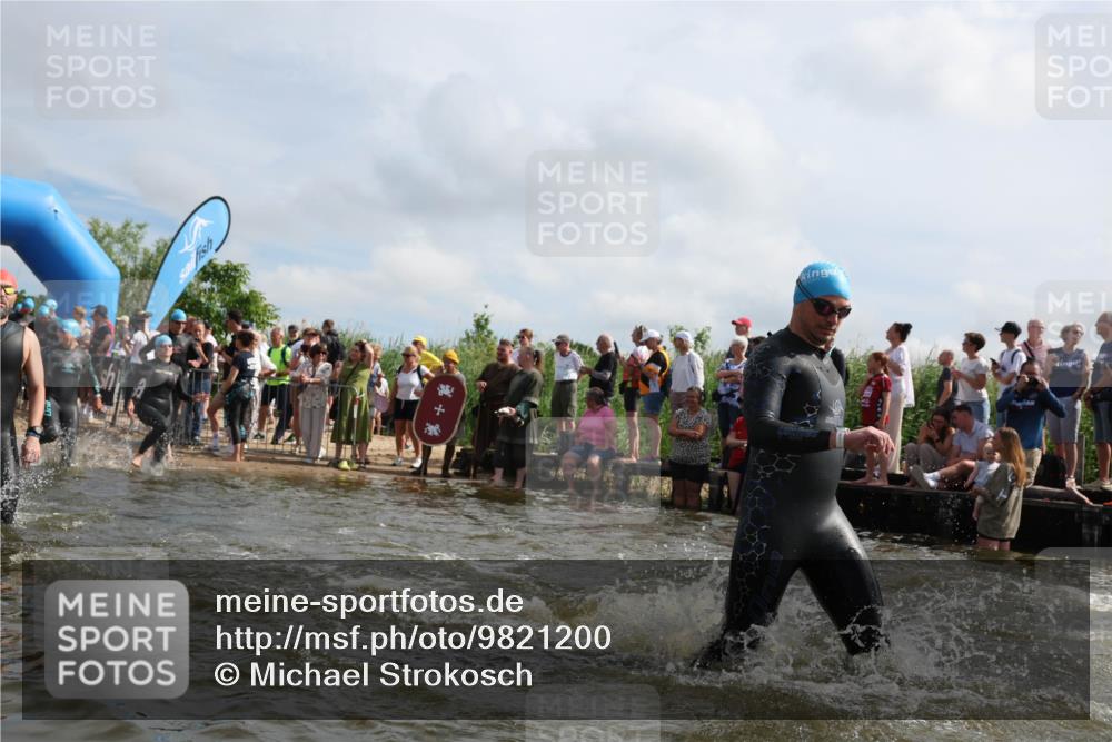 21.06.2026 - Viking Triathlon Michael Strokosch http://msf.ph/oto/9821200 21.06.2026 10:04:48 Schwimmen 22, 34, 44, 63, 150, 175, 231, 247, 286, 351, 355, 484, 511 meine-sportfotos.de