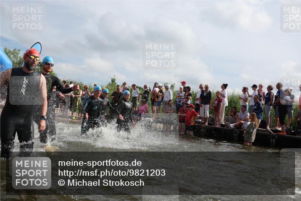 21.06.2026 - Viking Triathlon Michael Strokosch http://msf.ph/oto/9821203 21.06.2026 10:04:50 Schwimmen 22, 34, 44, 150, 175, 214, 247, 286, 351, 353, 355, 456, 492, 508 meine-sportfotos.de