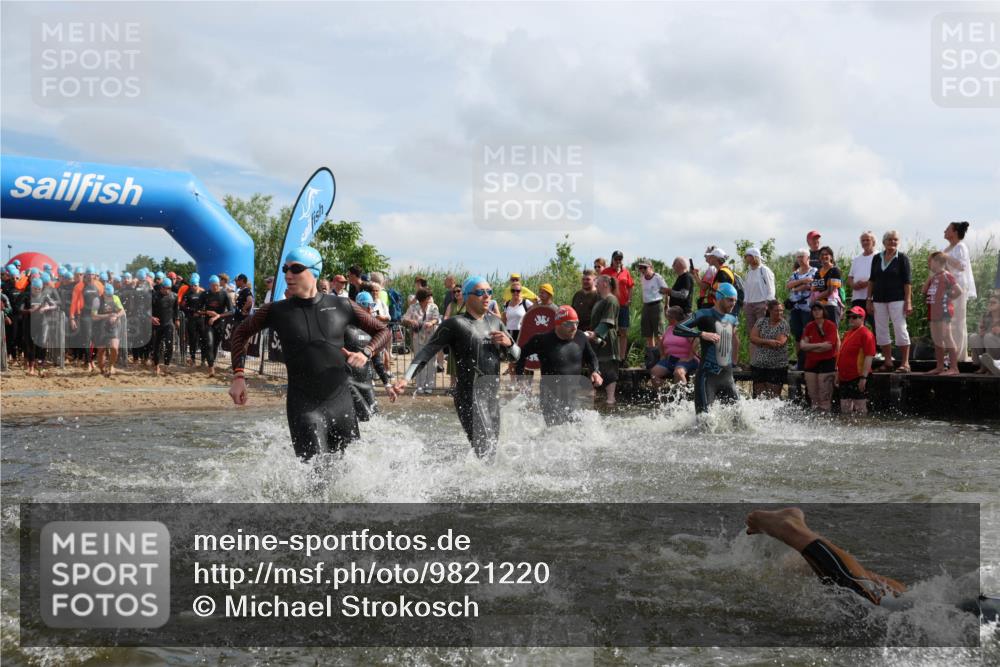 21.06.2026 - Viking Triathlon Michael Strokosch http://msf.ph/oto/9821220 21.06.2026 10:05:01 Schwimmen 214, 225, 297, 304, 318, 350, 353, 442, 456, 461, 492, 497, 508, 516, 650 meine-sportfotos.de
