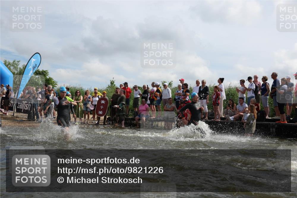21.06.2026 - Viking Triathlon Michael Strokosch http://msf.ph/oto/9821226 21.06.2026 10:05:05 Schwimmen 165, 225, 296, 297, 301, 304, 318, 350, 370, 442, 461, 497, 516, 562, 650 meine-sportfotos.de