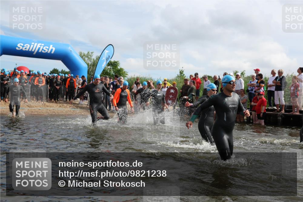 21.06.2026 - Viking Triathlon Michael Strokosch http://msf.ph/oto/9821238 21.06.2026 10:05:10 Schwimmen 165, 198, 211, 225, 296, 297, 301, 304, 370, 442, 497, 519, 562, 601, 617 meine-sportfotos.de