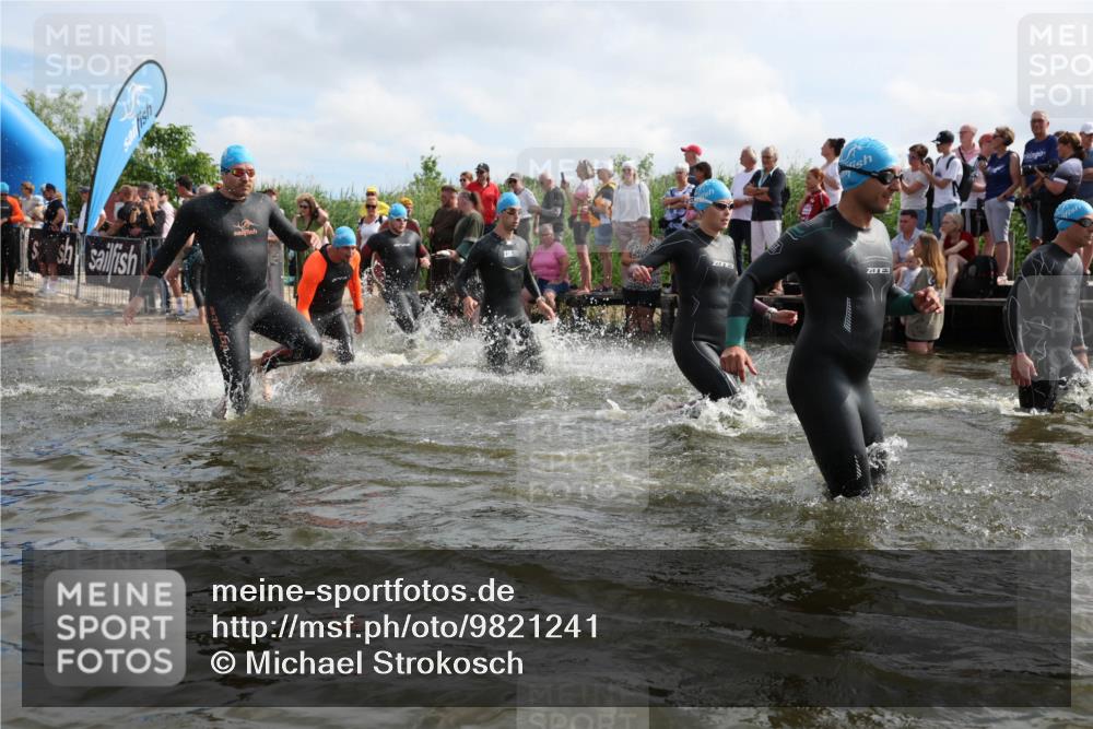 21.06.2026 - Viking Triathlon Michael Strokosch http://msf.ph/oto/9821241 21.06.2026 10:05:11 Schwimmen 165, 198, 211, 225, 296, 297, 301, 304, 370, 442, 497, 519, 562, 601, 617 meine-sportfotos.de