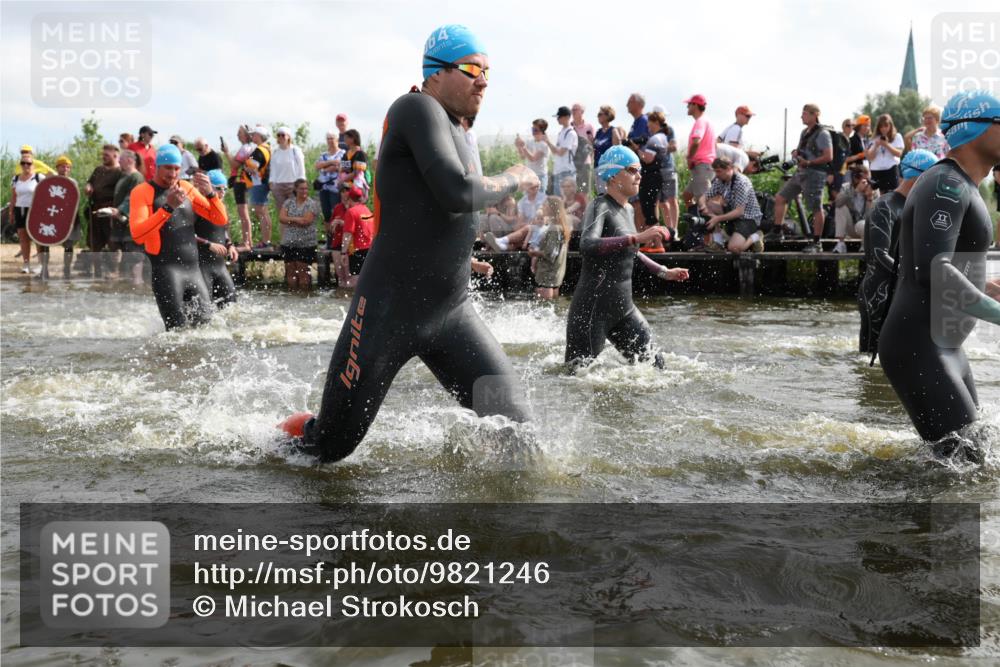 21.06.2026 - Viking Triathlon Michael Strokosch http://msf.ph/oto/9821246 21.06.2026 10:05:12 Schwimmen 165, 198, 211, 225, 296, 297, 301, 304, 370, 442, 497, 519, 562, 601, 617 meine-sportfotos.de