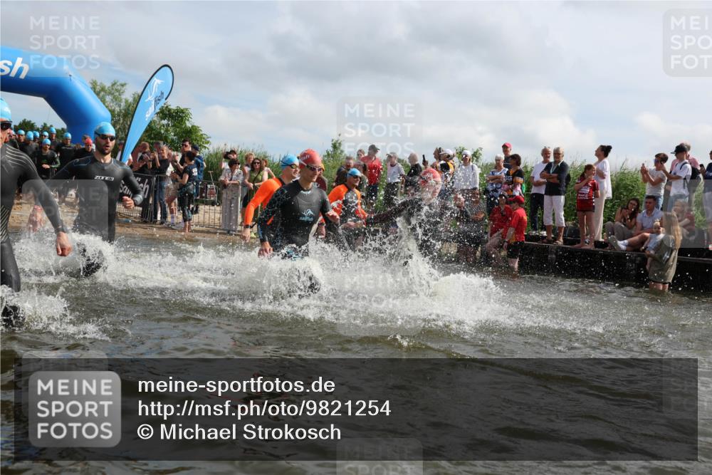 21.06.2026 - Viking Triathlon Michael Strokosch http://msf.ph/oto/9821254 21.06.2026 10:05:16 Schwimmen 33, 165, 198, 211, 296, 301, 341, 370, 472, 493, 519, 562, 601, 617, 632 meine-sportfotos.de