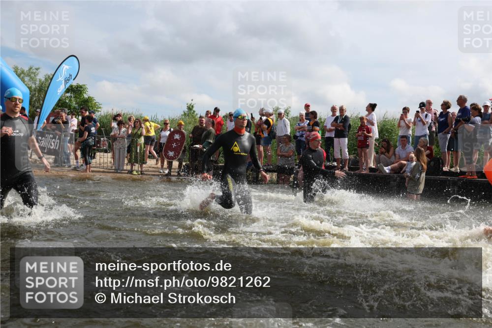 21.06.2026 - Viking Triathlon Michael Strokosch http://msf.ph/oto/9821262 21.06.2026 10:05:21 Schwimmen 33, 86, 198, 211, 230, 302, 308, 341, 459, 472, 493, 519, 601, 617, 632 meine-sportfotos.de