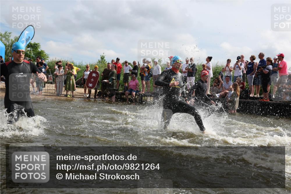 21.06.2026 - Viking Triathlon Michael Strokosch http://msf.ph/oto/9821264 21.06.2026 10:05:21 Schwimmen 33, 86, 198, 211, 230, 302, 308, 341, 459, 472, 493, 519, 601, 617, 632 meine-sportfotos.de