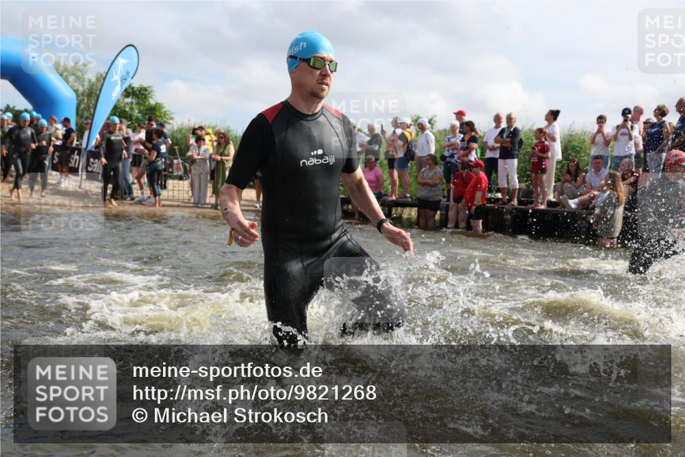 21.06.2026 - Viking Triathlon Michael Strokosch http://msf.ph/oto/9821268 21.06.2026 10:05:22 Schwimmen 33, 86, 198, 211, 230, 302, 308, 341, 459, 472, 493, 519, 601, 617, 632 meine-sportfotos.de