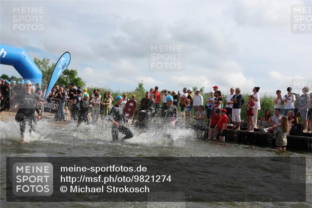 21.06.2026 - Viking Triathlon Michael Strokosch http://msf.ph/oto/9821274 21.06.2026 10:05:25 Schwimmen 33, 86, 88, 230, 302, 308, 330, 331, 341, 414, 452, 459, 472, 493, 632 meine-sportfotos.de