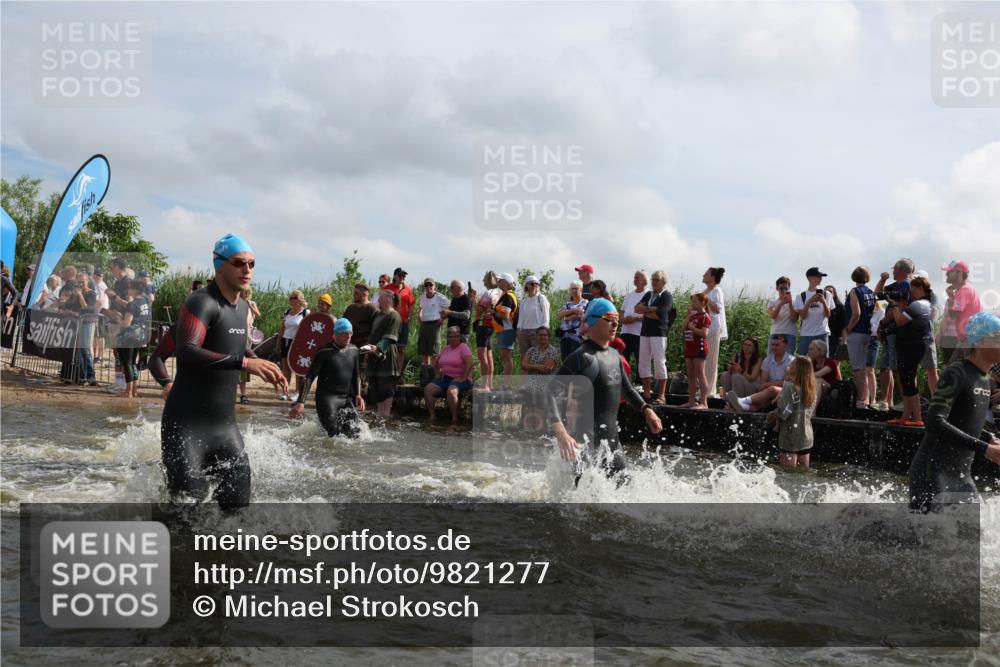21.06.2026 - Viking Triathlon Michael Strokosch http://msf.ph/oto/9821277 21.06.2026 10:05:26 Schwimmen 33, 86, 88, 230, 302, 308, 330, 331, 341, 414, 452, 459, 472, 493, 632 meine-sportfotos.de