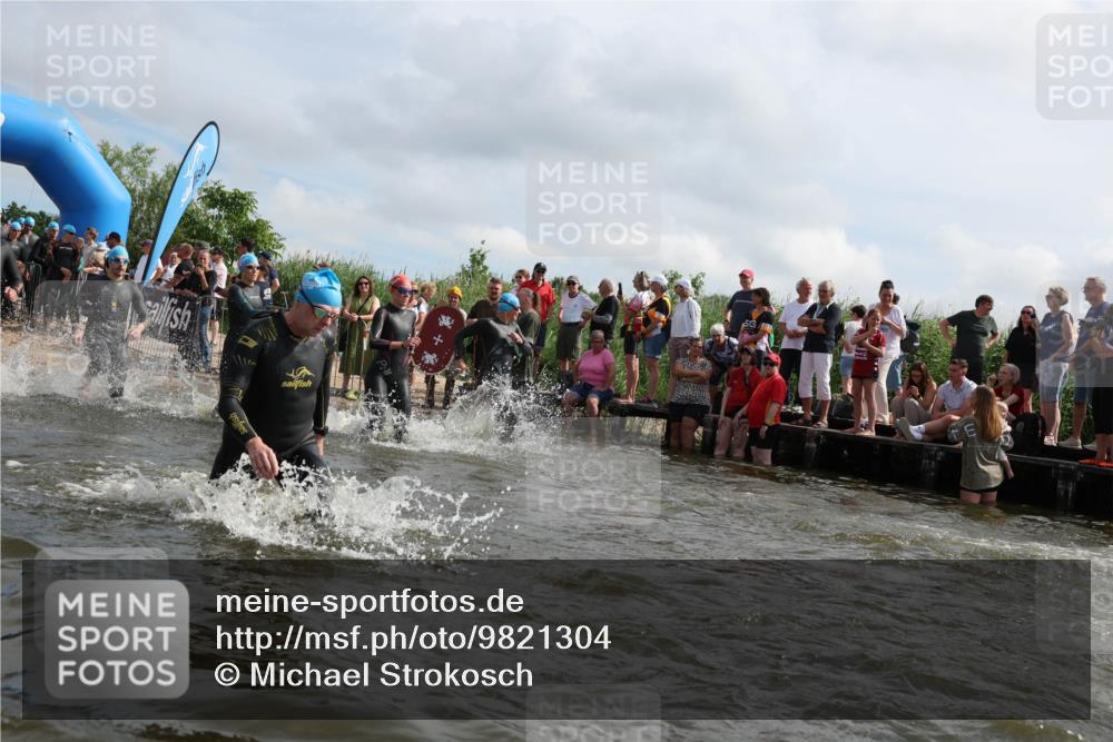21.06.2026 - Viking Triathlon Michael Strokosch http://msf.ph/oto/9821304 21.06.2026 10:05:40 Schwimmen 45, 134, 234, 262, 276, 316, 387, 393, 399, 471, 482, 520, 528, 578, 663 meine-sportfotos.de