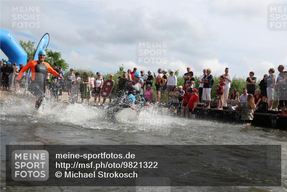 21.06.2026 - Viking Triathlon Michael Strokosch http://msf.ph/oto/9821322 21.06.2026 10:05:51 Schwimmen 45, 78, 156, 160, 183, 193, 282, 316, 393, 498, 505, 528, 563, 567, 578 meine-sportfotos.de