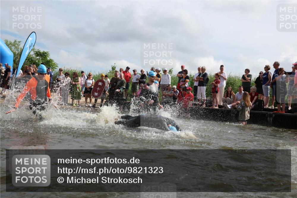 21.06.2026 - Viking Triathlon Michael Strokosch http://msf.ph/oto/9821323 21.06.2026 10:05:51 Schwimmen 45, 78, 156, 160, 183, 193, 282, 316, 393, 498, 505, 528, 563, 567, 578 meine-sportfotos.de