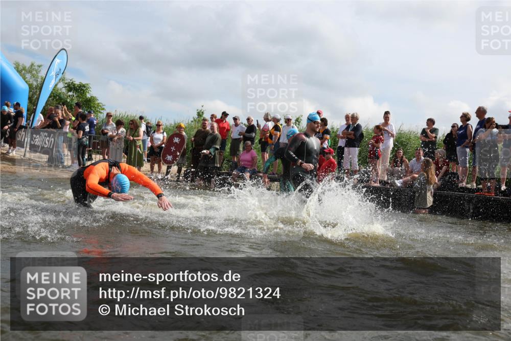 21.06.2026 - Viking Triathlon Michael Strokosch http://msf.ph/oto/9821324 21.06.2026 10:05:51 Schwimmen 45, 78, 156, 160, 183, 193, 282, 316, 393, 498, 505, 528, 563, 567, 578 meine-sportfotos.de