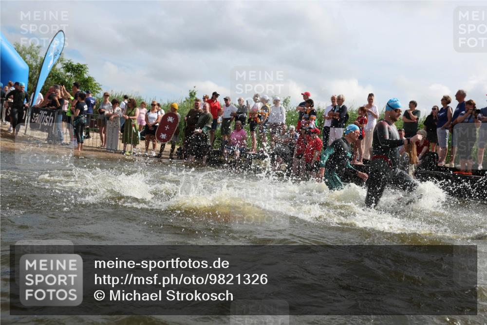 21.06.2026 - Viking Triathlon Michael Strokosch http://msf.ph/oto/9821326 21.06.2026 10:05:52 Schwimmen 45, 78, 156, 160, 183, 193, 282, 316, 393, 498, 505, 528, 563, 567, 578 meine-sportfotos.de